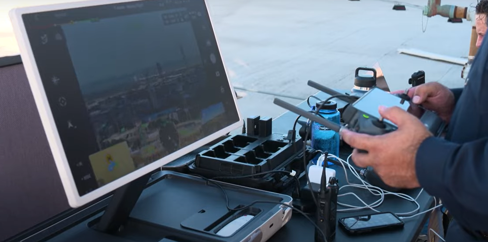 Fire departments use the LP12 for remote reconnaissance of large-scale fireworks event sites, effectively eliminating fire accidents.