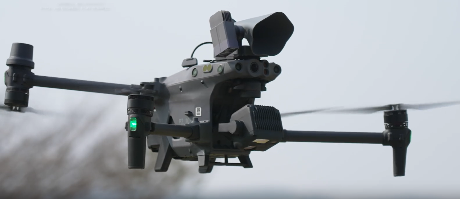 The LP12 is a searchlight and broadcasting integrated payload designed specifically for the DJI M30 enterprise drone model. 